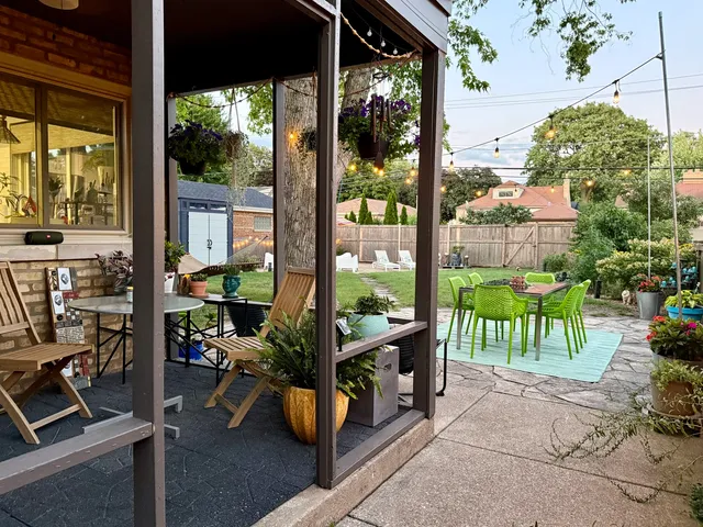 $399,999 | 9847 South Millard Avenue, Evergreen Park, IL 60805