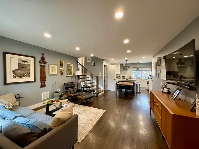 $399,999 | 9847 South Millard Avenue, Evergreen Park, IL 60805