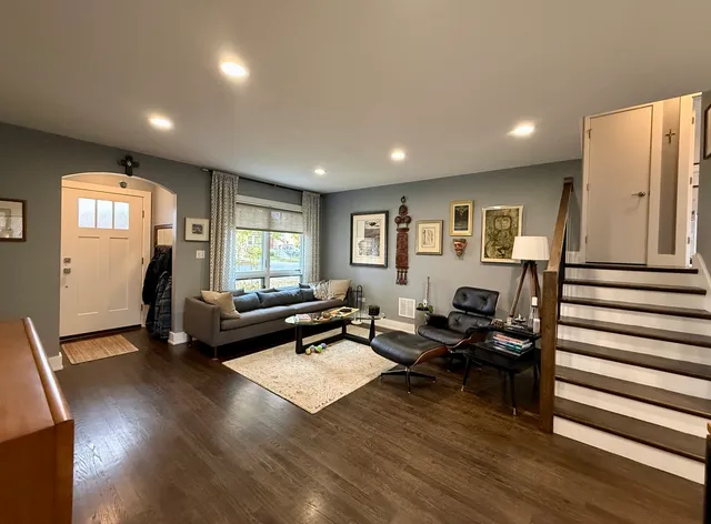 $399,999 | 9847 South Millard Avenue, Evergreen Park, IL 60805