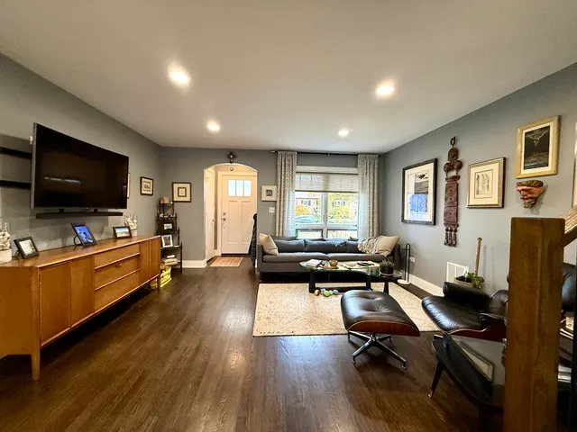 $399,999 | 9847 South Millard Avenue, Evergreen Park, IL 60805