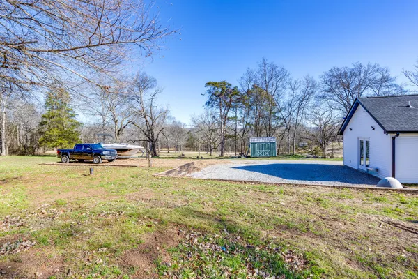 a house view with backyard space