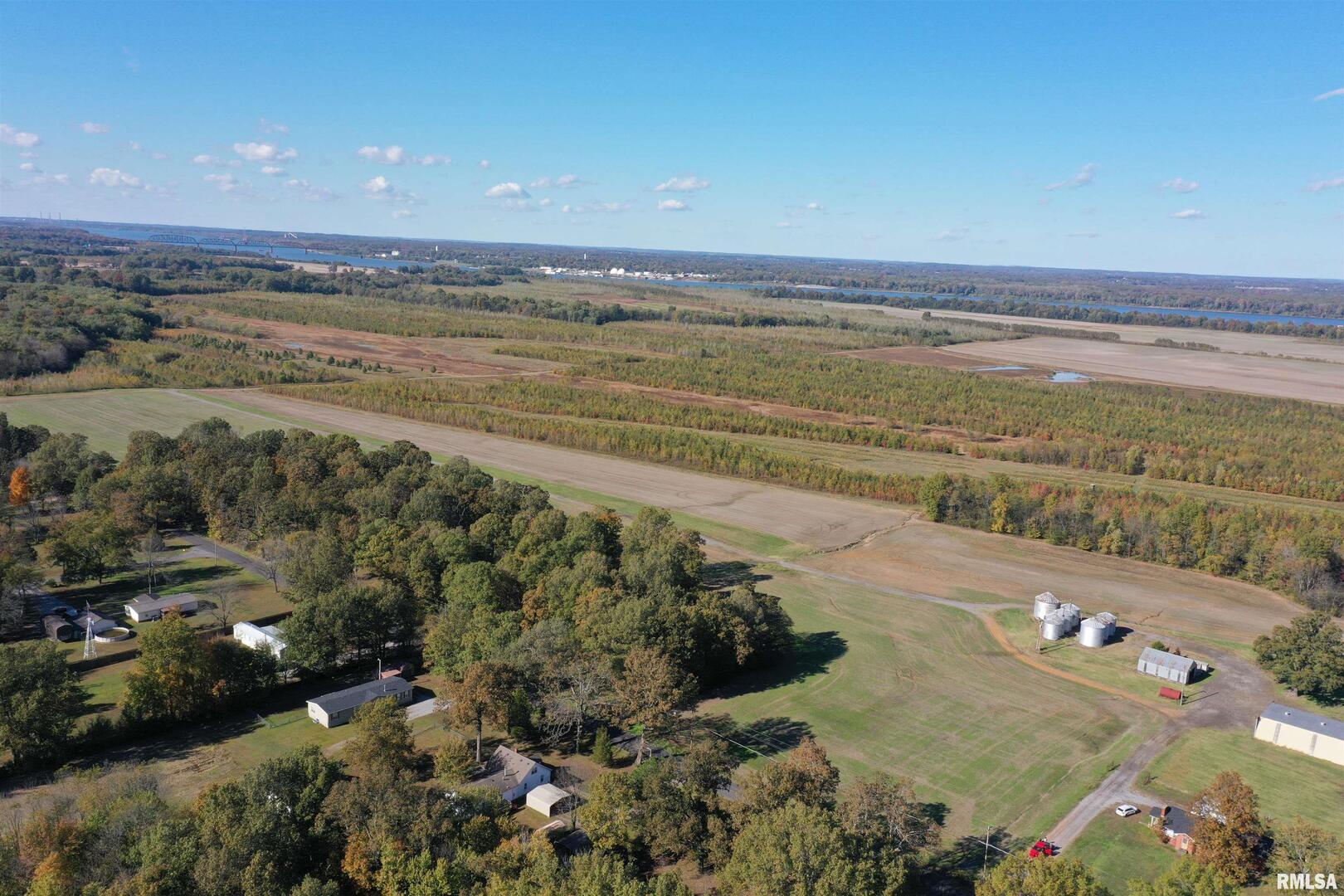 5465 Noble Road Paducah, KY 42001 - Photo 57 of 60 a view of an ocean and beach