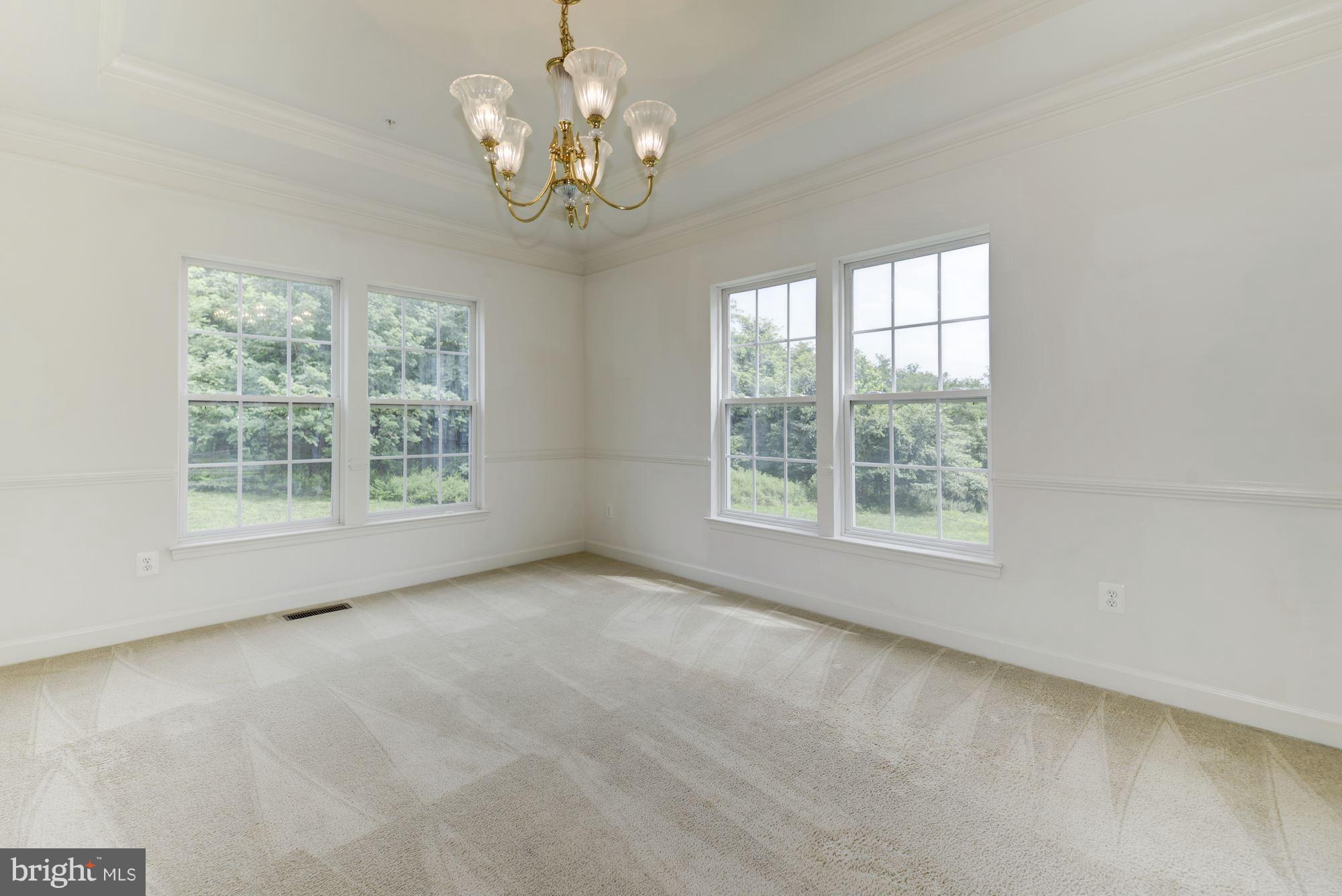407 Potomac Ridge Drive Fort Washington, MD 20744 - Photo 11 of 30 a view of a livingroom with a window