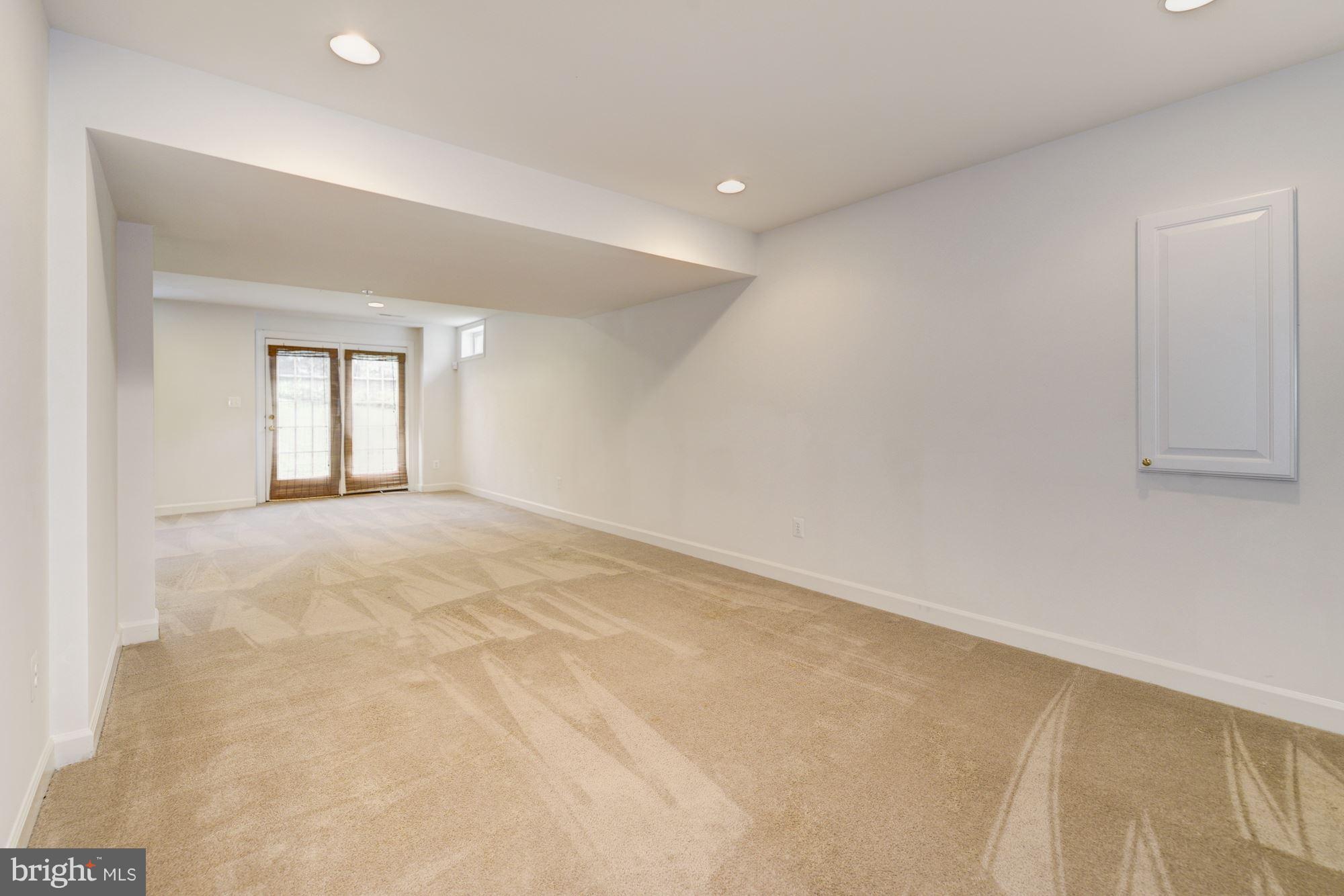 407 Potomac Ridge Drive Fort Washington, MD 20744 - Photo 23 of 30 a view of an empty room with a window