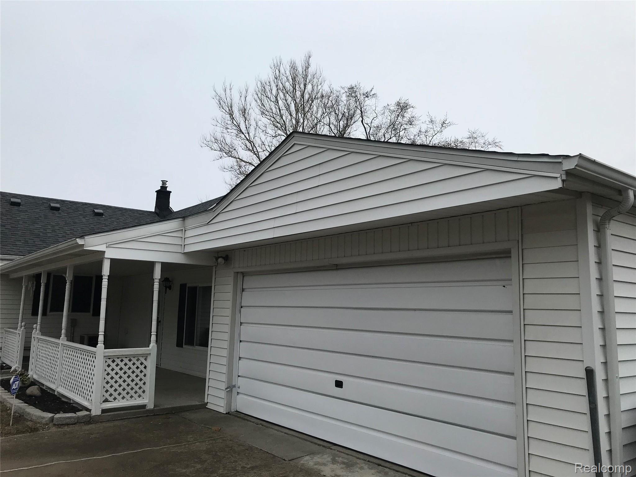 24514 Wick Road Taylor, MI 48180 - Photo 11 of 39 641C35F1-B958-4AD9-8D9F-3E26E6EAD7CB.jpeg