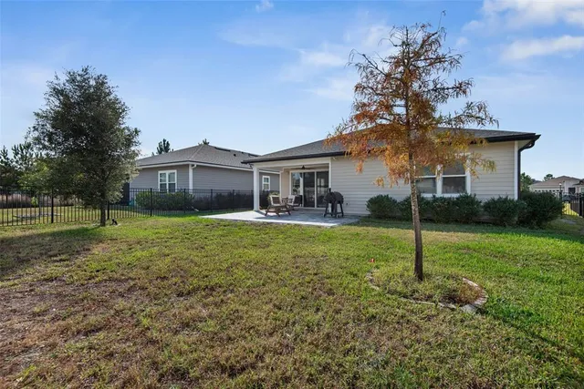 a view of a house with a backyard