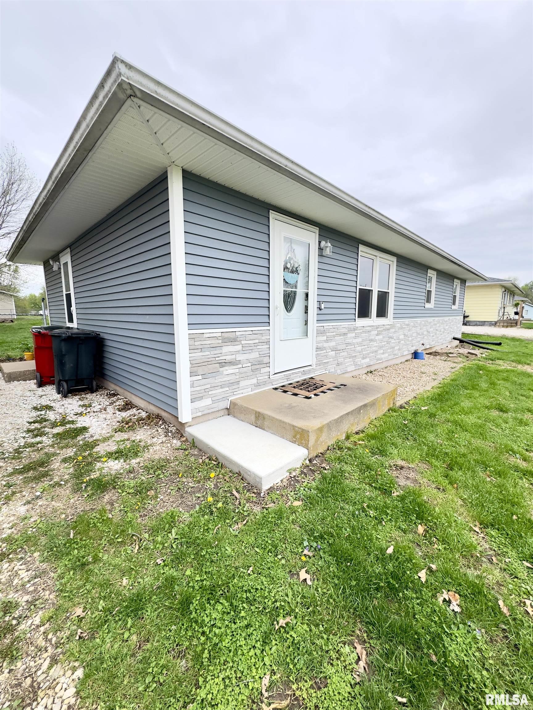 512 Magnolia Street Payson, IL 62360 - Photo 3 of 30