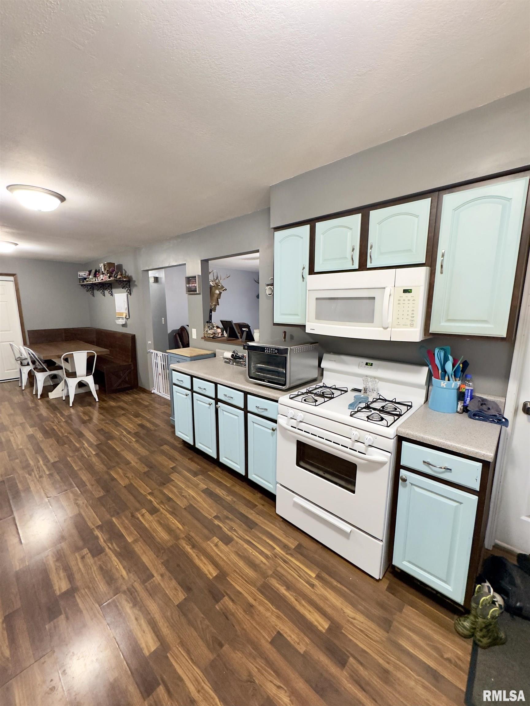 512 Magnolia Street Payson, IL 62360 - Photo 6 of 30