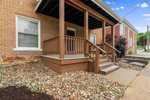 $378,000 | 106 Saratoga Avenue, Excelsior Springs, MO 64024