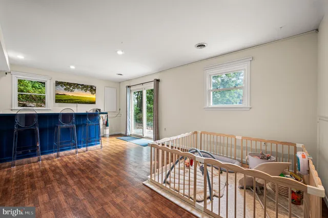 a view of livingroom with furniture and windows