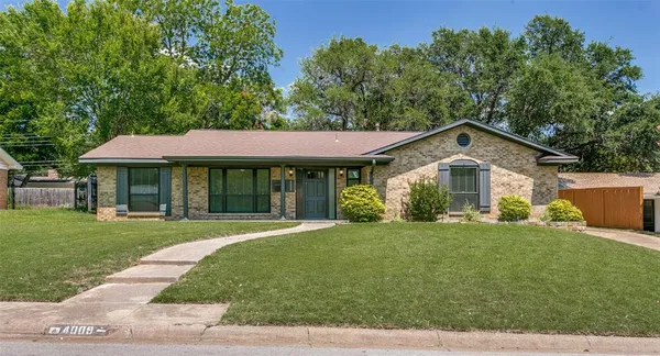 $2,800 | 4009 Twilight Drive South, Benbrook, TX 76116