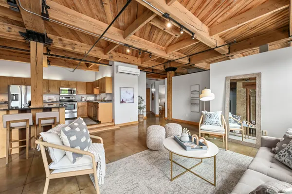 $490,000 | 904 East Pearson Street, Unit 401, Milwaukee, WI 53202