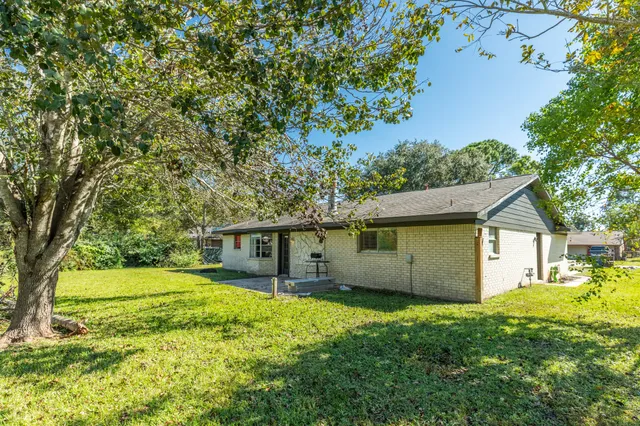 an outdoor view of house with backyard