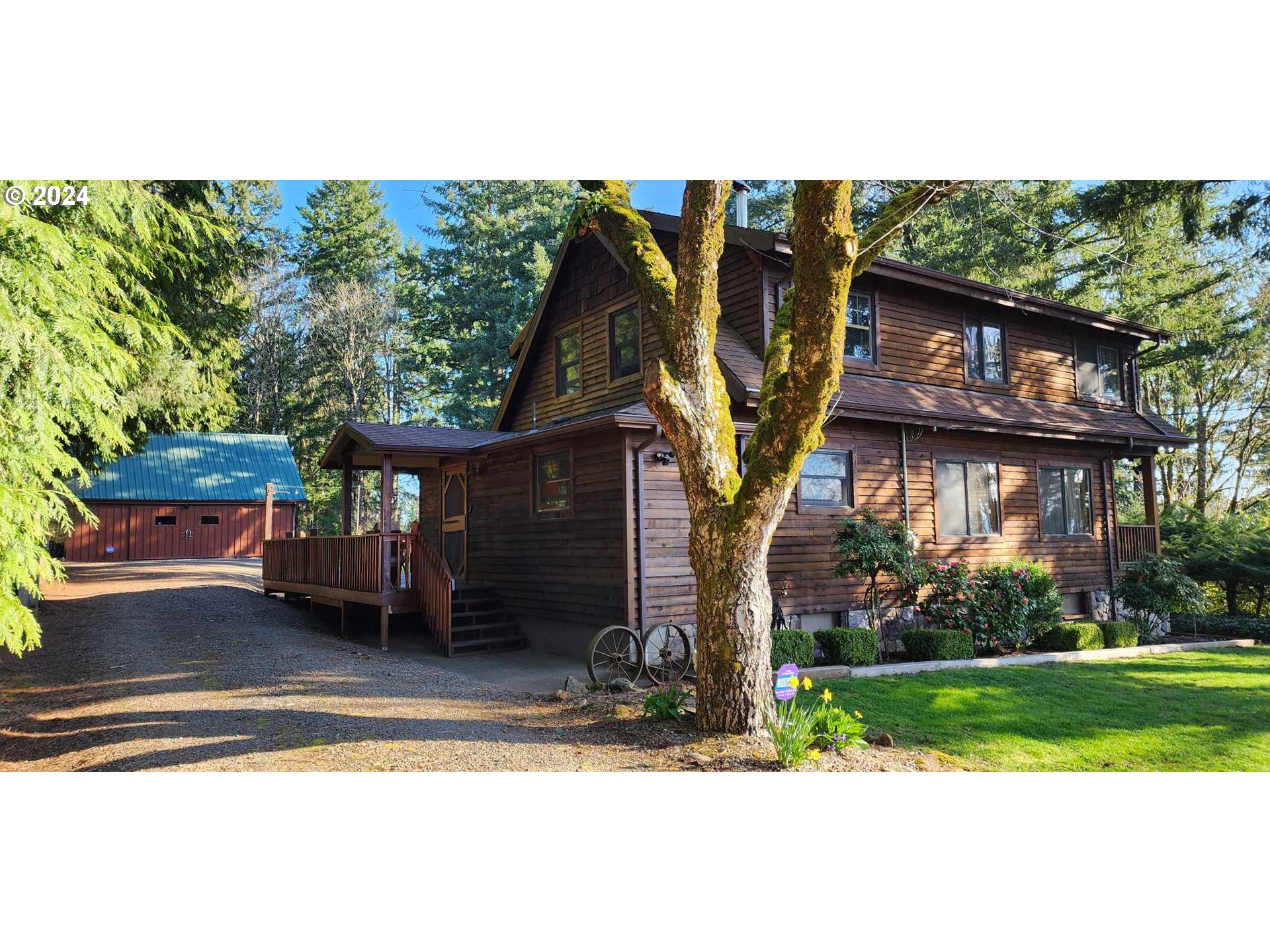 16441 South Henrici Road Oregon City, OR 97045 - Photo 1 of 41 a front view of a house with garden