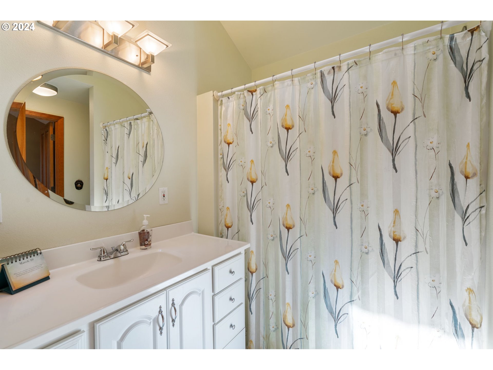 16441 South Henrici Road Oregon City, OR 97045 - Photo 22 of 41 a bathroom with a sink and a mirror
