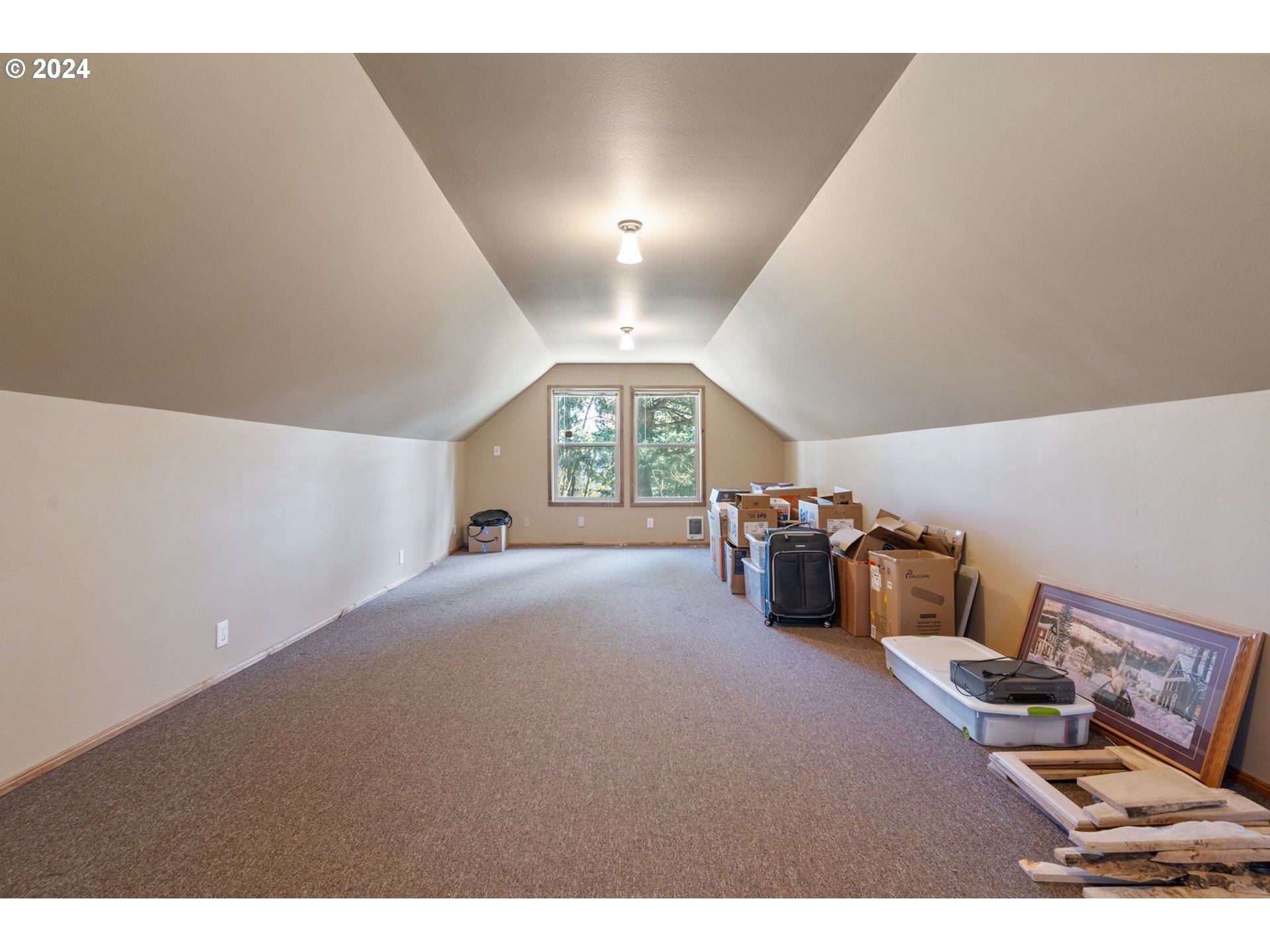 16441 South Henrici Road Oregon City, OR 97045 - Photo 27 of 41 a room with furniture and a window
