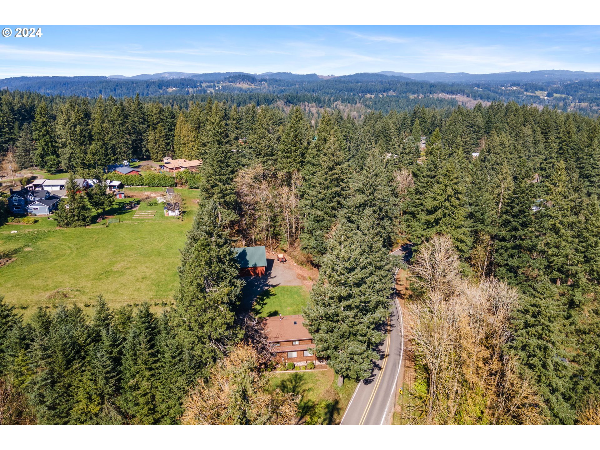 16441 South Henrici Road Oregon City, OR 97045 - Photo 38 of 41 a view of lake and mountain