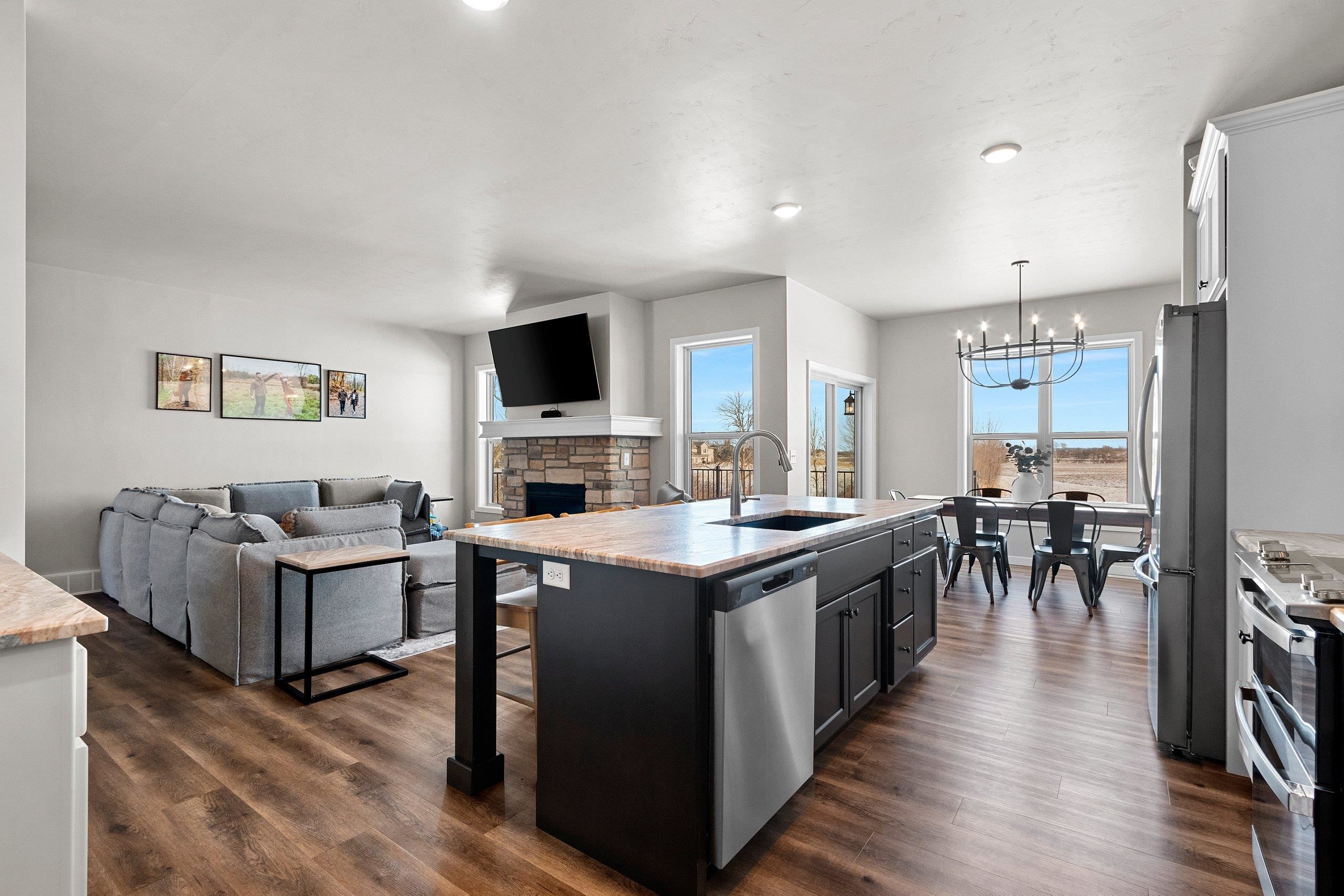 1350 Copilot Way De Pere, WI 54115 - Photo 5 of 47