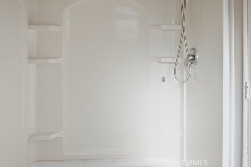 34164 Harrow Hill Road Wildomar, CA 92595 - Photo 15 of 60 a bathroom with a shower