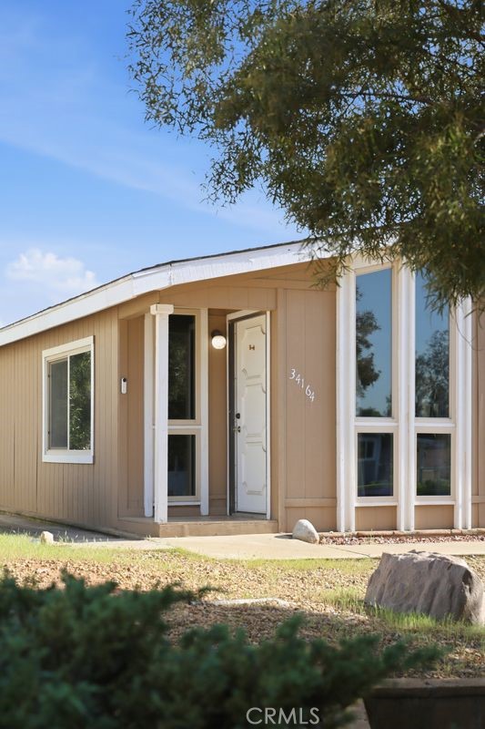 34164 Harrow Hill Road Wildomar, CA 92595 - Photo 2 of 60 front view of a house with a yard
