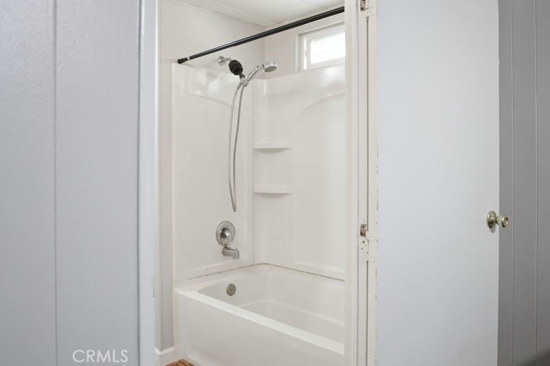34164 Harrow Hill Road Wildomar, CA 92595 - Photo 25 of 60 a white bath tub with a shower