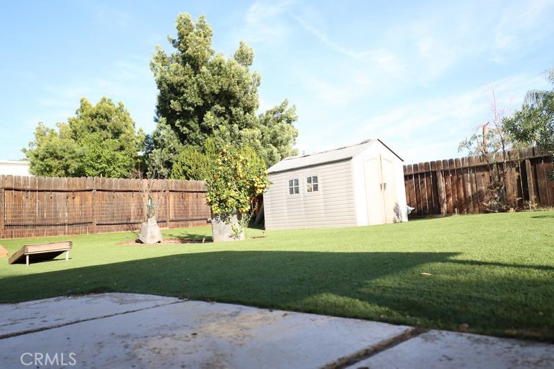 34164 Harrow Hill Road Wildomar, CA 92595 - Photo 43 of 60 a view of a backyard with wooden fence
