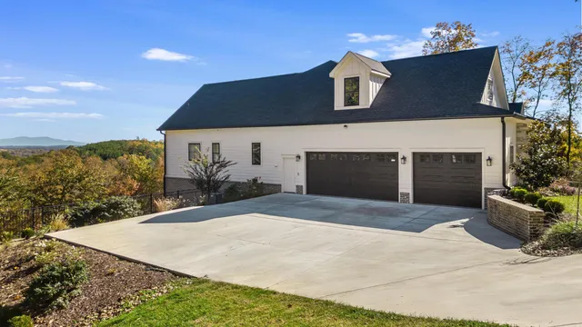 $2,500,000 | 2214 Horizons View Drive, Ooltewah, TN 37363