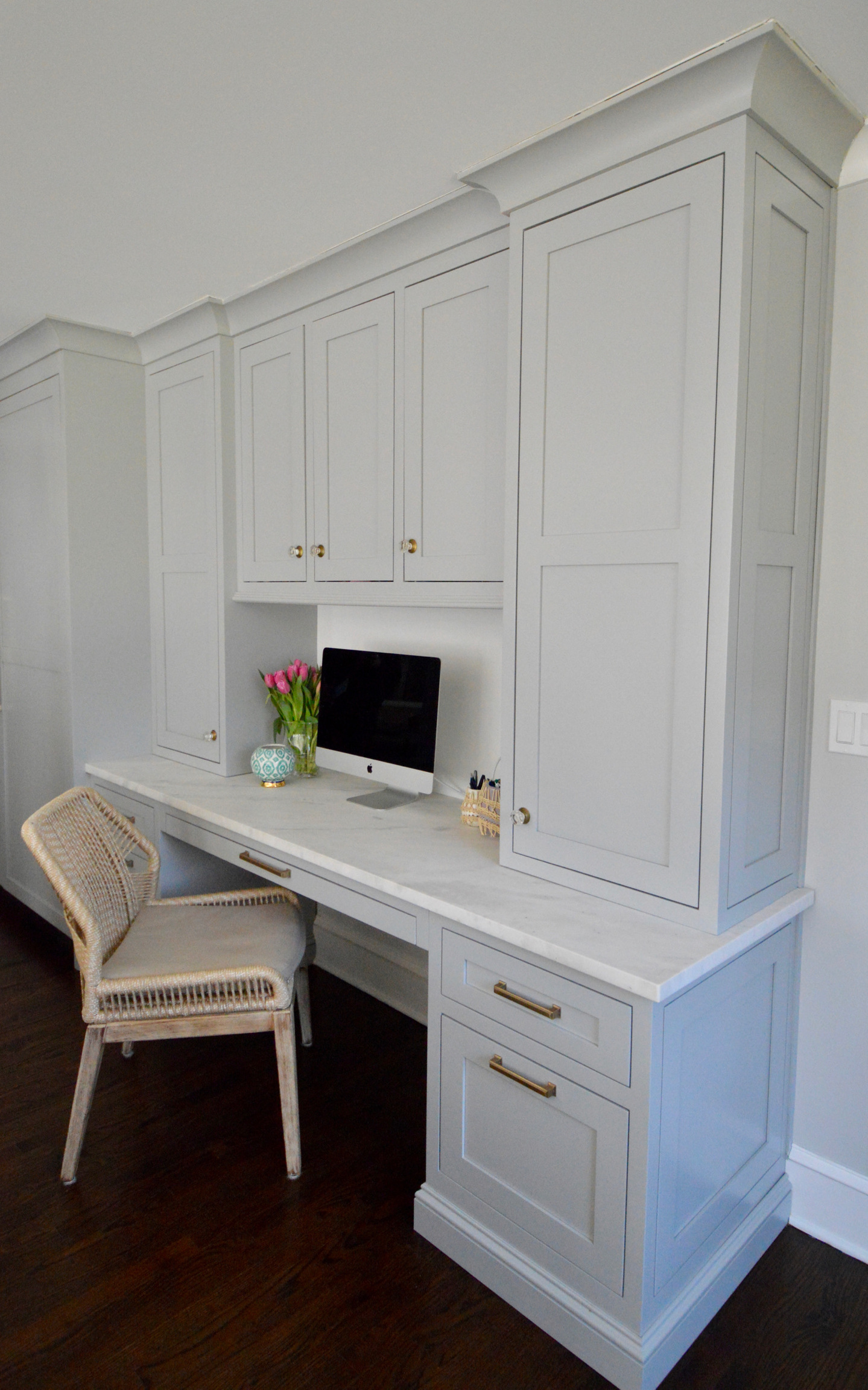 142 Brookside Road Darien, CT 06820 - Photo 11 of 18 a room with a table and chairs