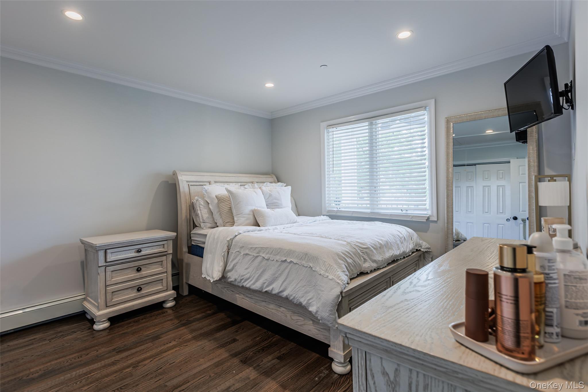 401 Little East Neck Road South Babylon, NY 11702 - Photo 10 of 32 First Floor Bedroom with Full Bath