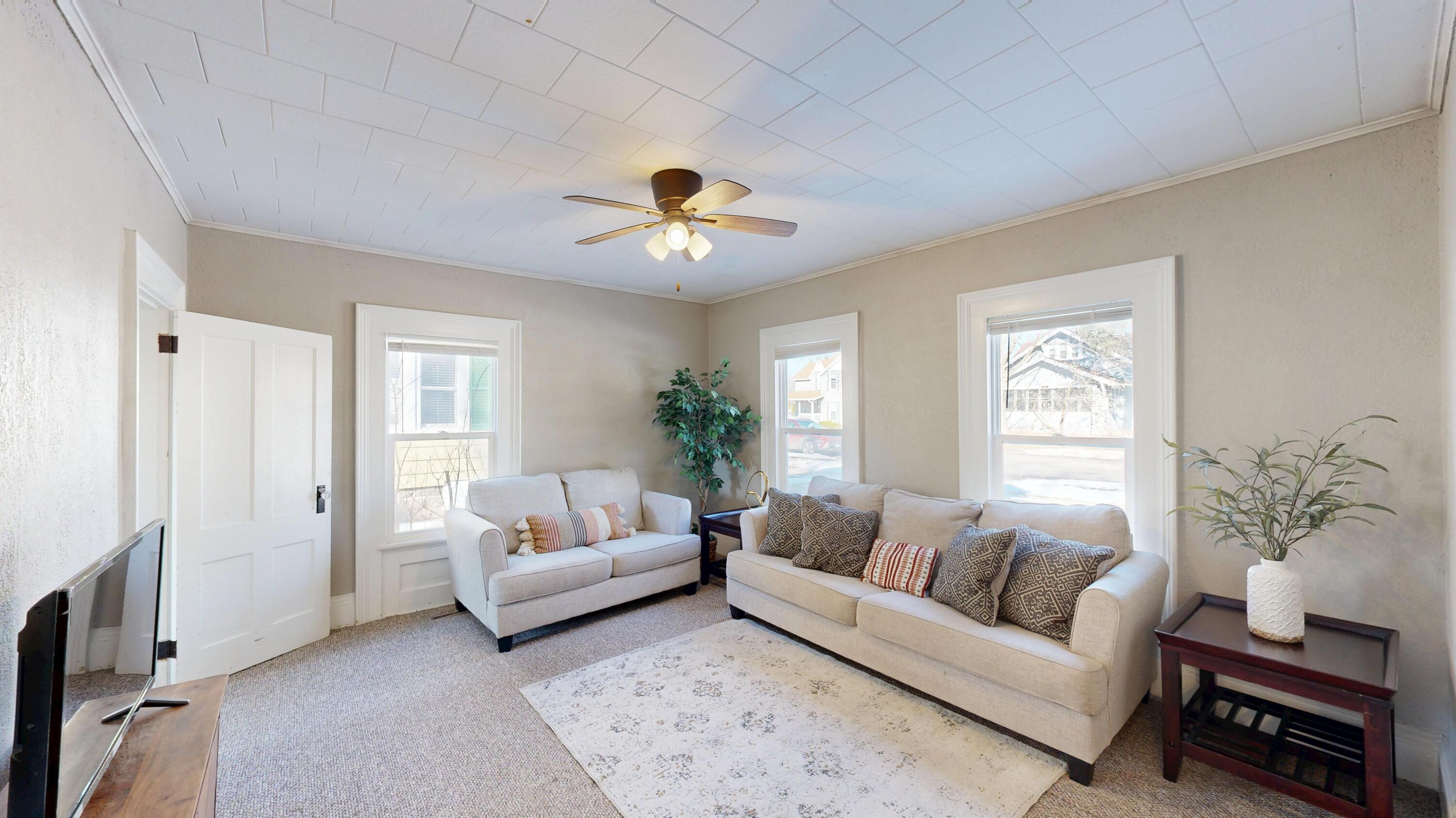 509 East Franklin Street, Unit 511 Sparta, WI 54656 - Photo 9 of 60 Lower living room