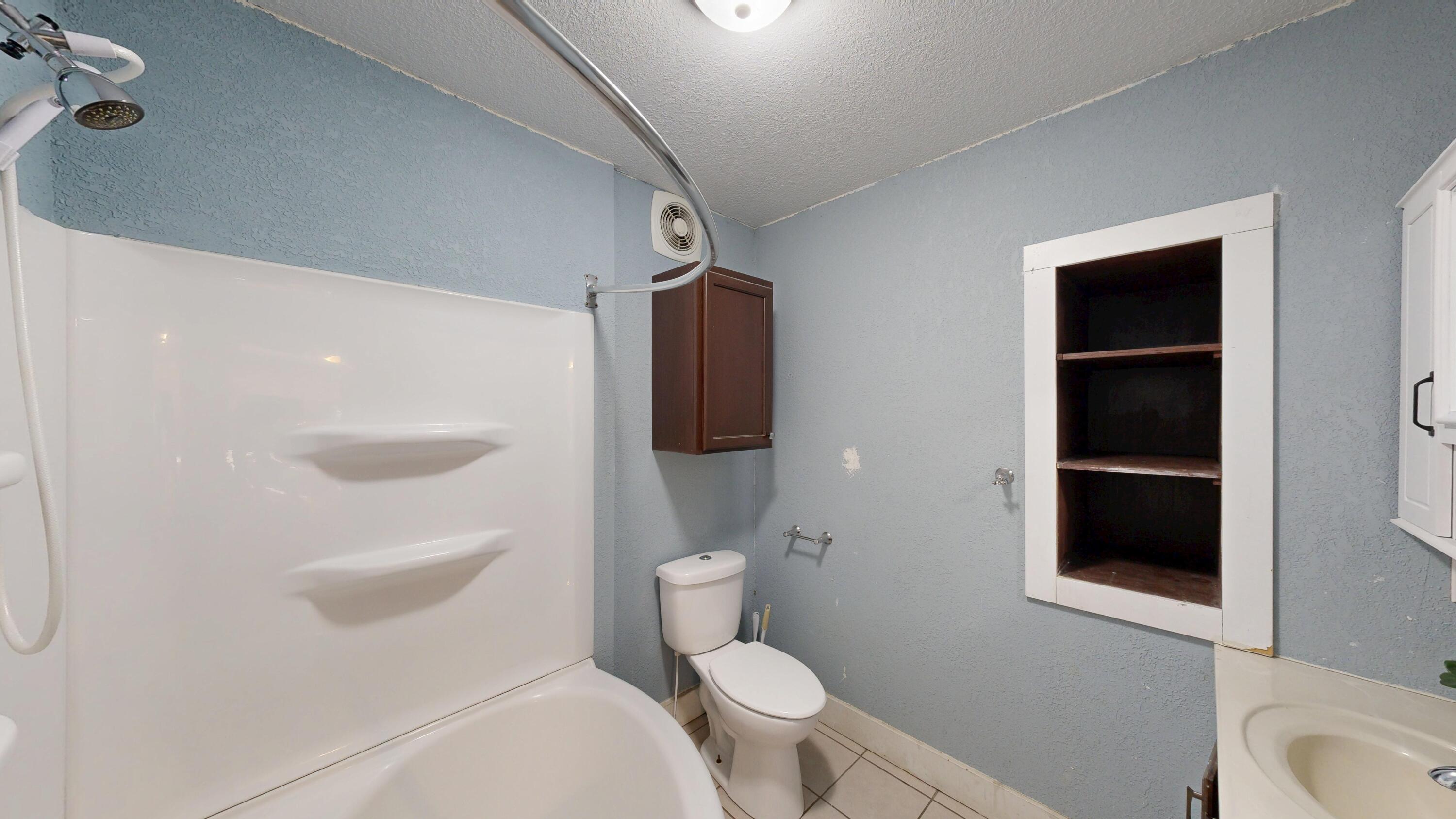 509 East Franklin Street, Unit 511 Sparta, WI 54656 - Photo 30 of 60 Lower bathroom