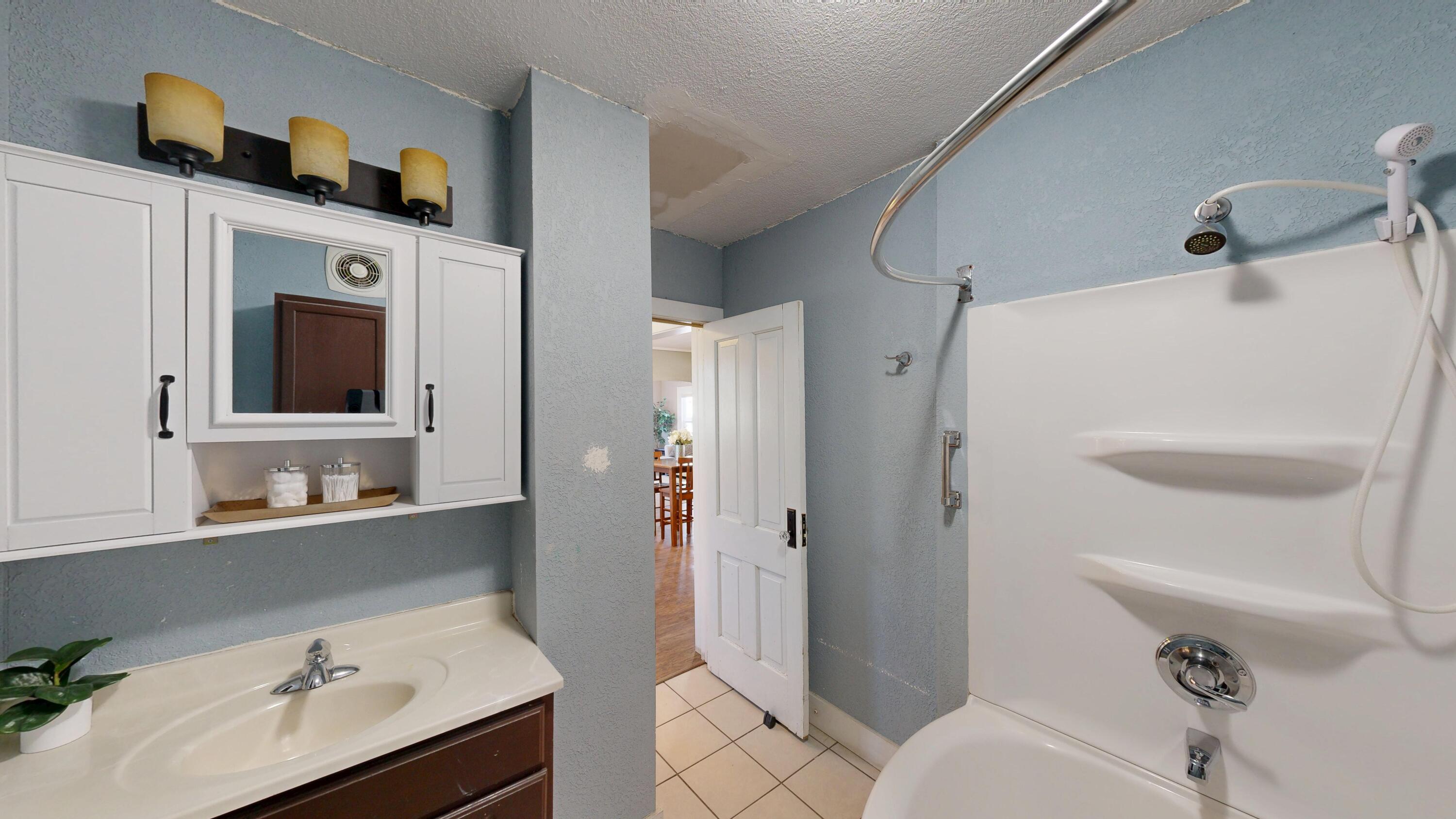 509 East Franklin Street, Unit 511 Sparta, WI 54656 - Photo 31 of 60 Lower bathroom