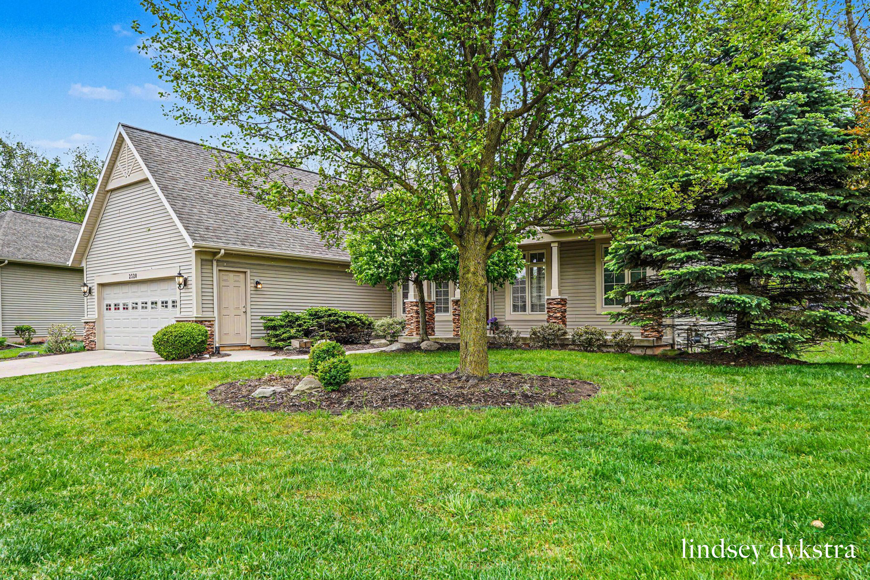 2320 Red Oak Court Northwest Grand Rapids, MI 49504 - Photo 2 of 25 2320 Red Oak Court-5455