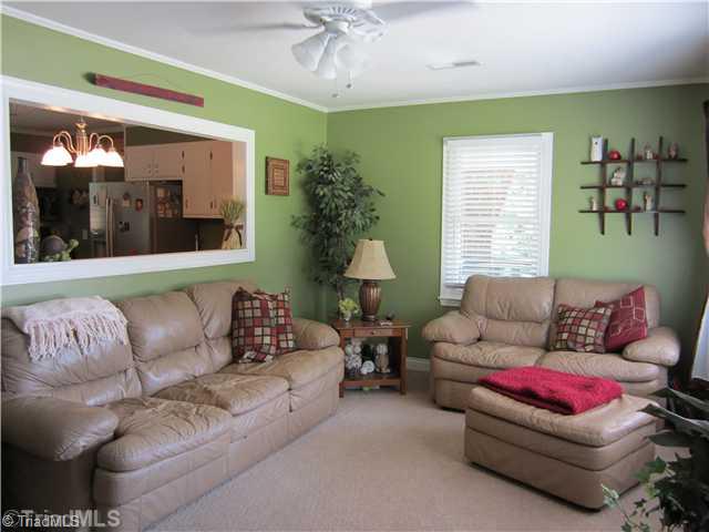3500 Becks Church Road Lexington, NC 27292 - Photo 3 of 12 Living Room.