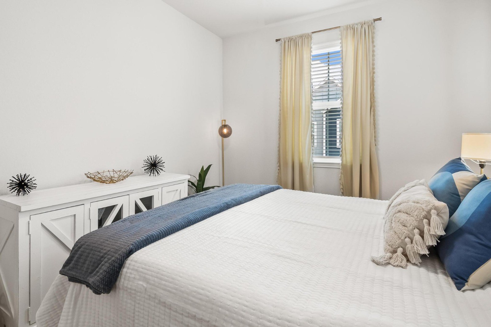 5511 Cuerta Street Houston, TX 77023 - Photo 12 of 25 a bedroom with a bed and a window