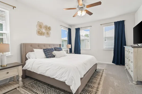 $2,500 | 5511 Cuerta Street, Houston, TX 77023