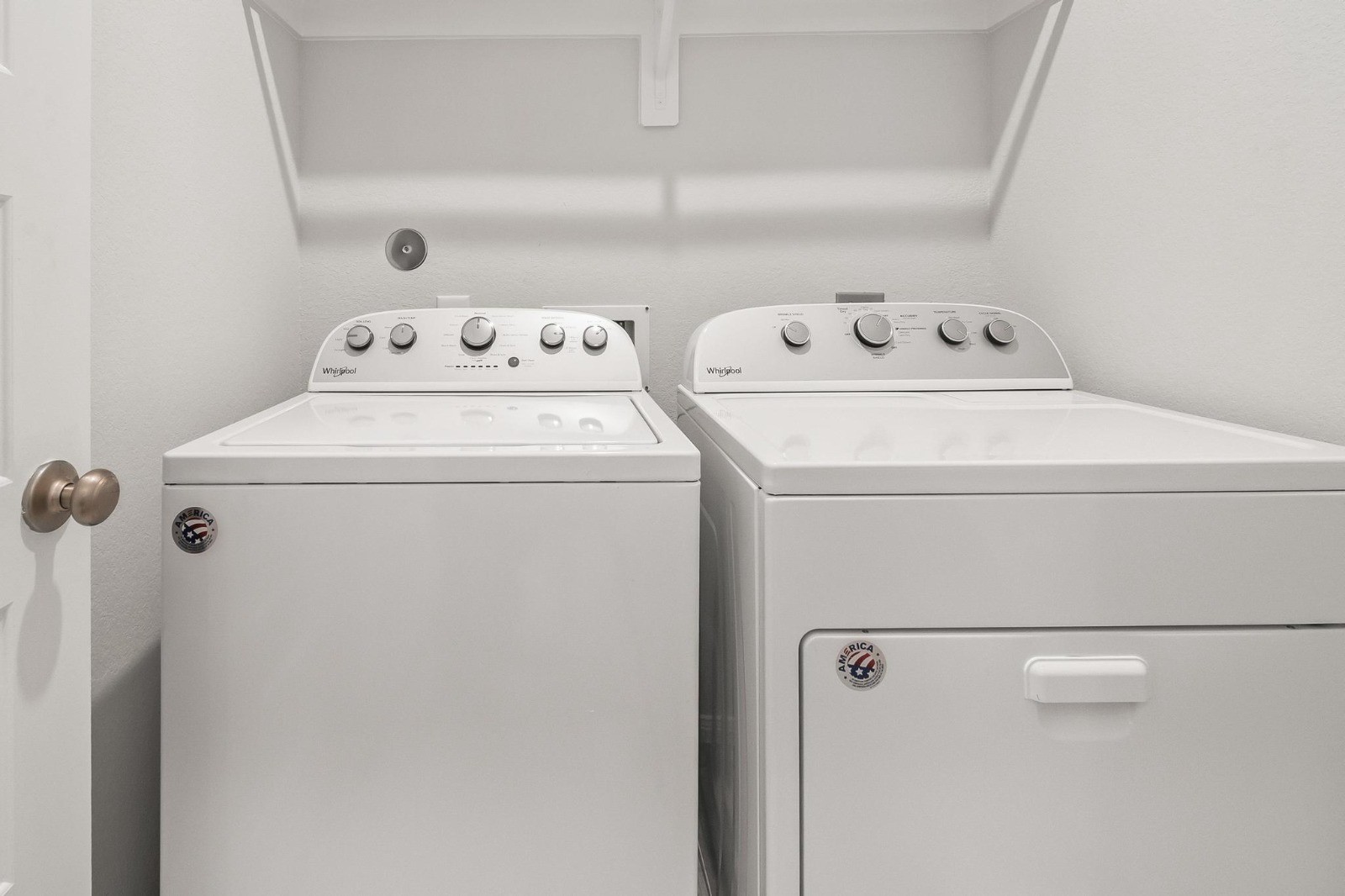 5511 Cuerta Street Houston, TX 77023 - Photo 23 of 25 a utility room with dryer and washer