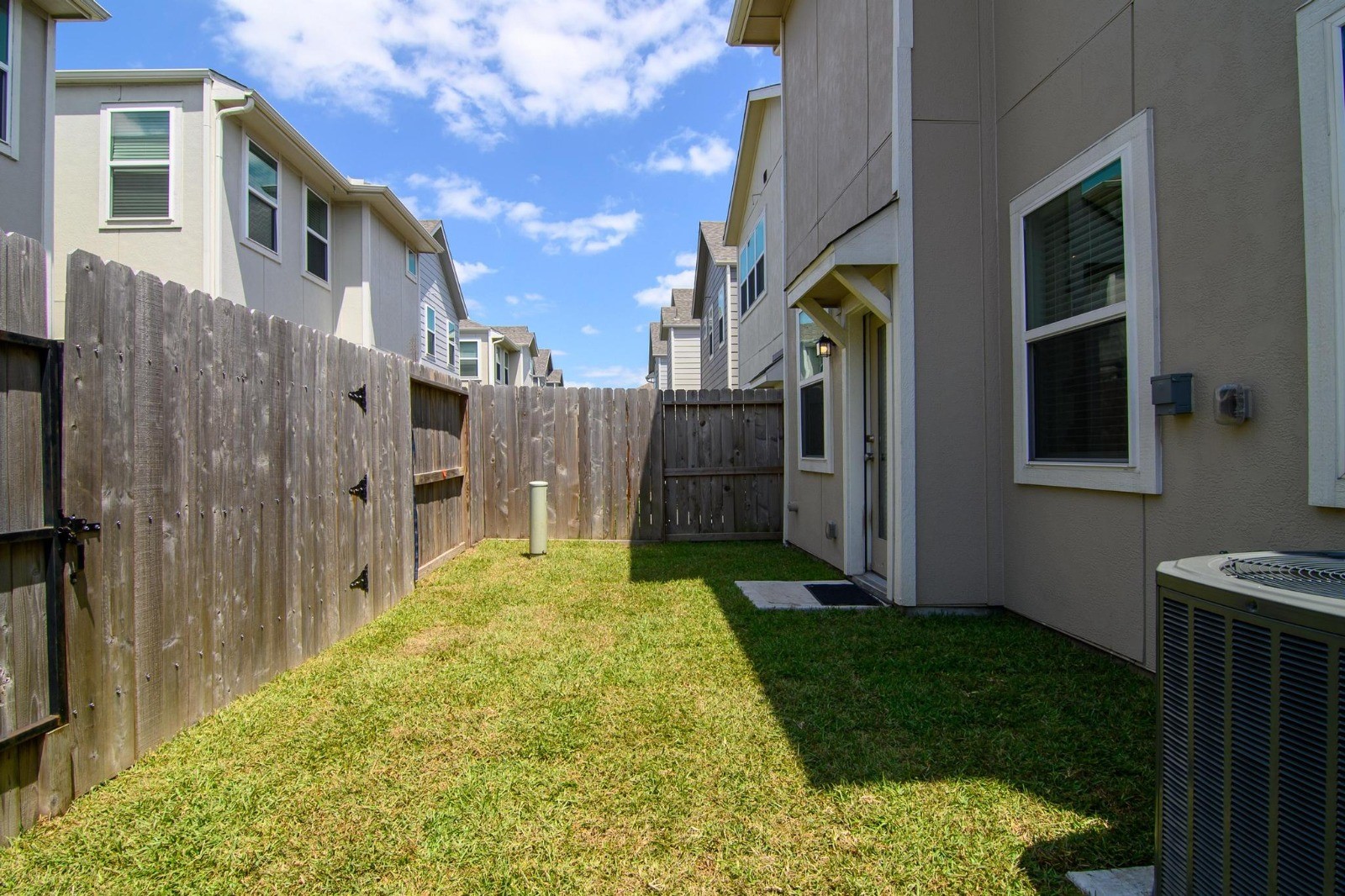 5511 Cuerta Street Houston, TX 77023 - Photo 24 of 25 a view of a back yard of the house