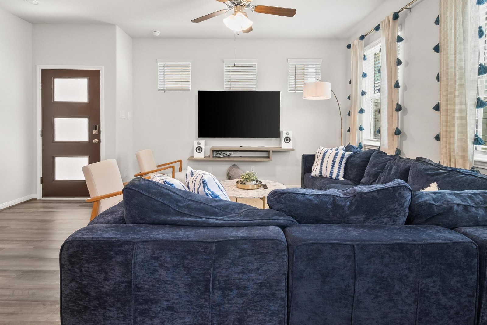 5511 Cuerta Street Houston, TX 77023 - Photo 8 of 25 a living room with furniture and a flat screen tv
