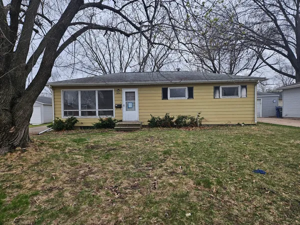 $99,900 | 2624 Crestview Drive, Bettendorf, IA 52722