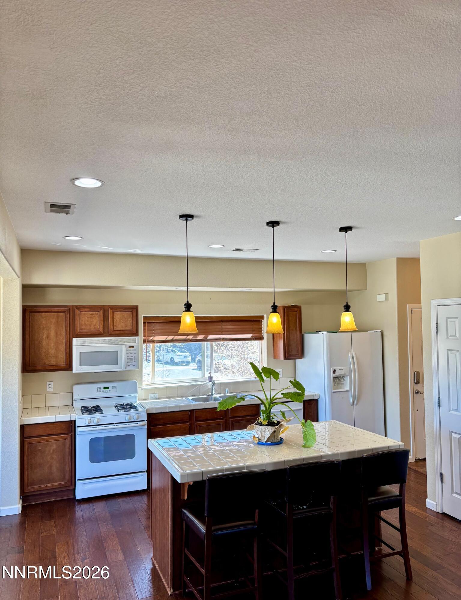 4299 Amber Marie Lane Reno, NV 89503 - Photo 18 of 32 KITCHEN