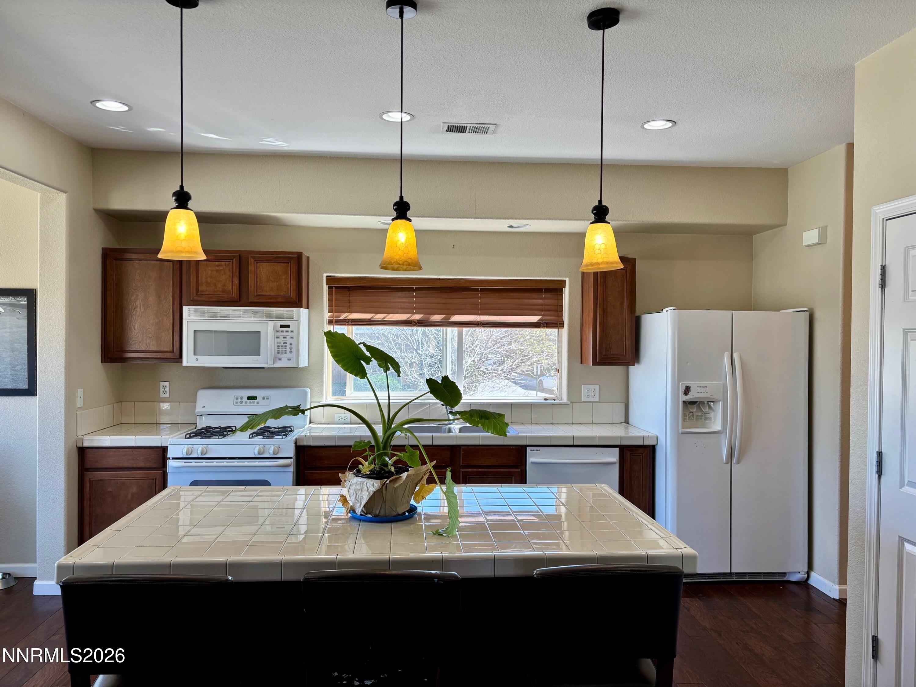 4299 Amber Marie Lane Reno, NV 89503 - Photo 21 of 32 KITCHEN