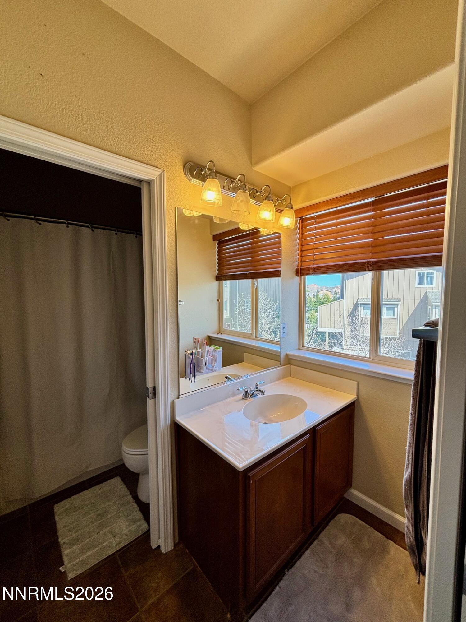 4299 Amber Marie Lane Reno, NV 89503 - Photo 27 of 32 2ND BATHROOM