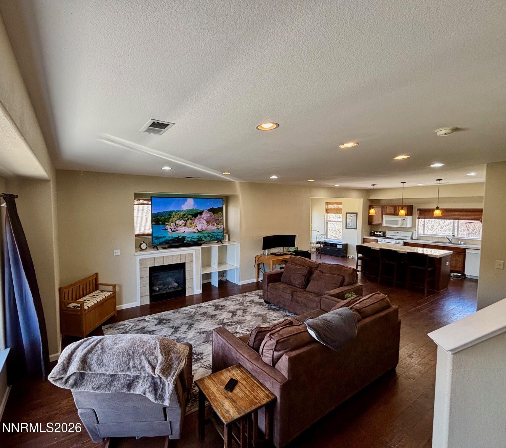 4299 Amber Marie Lane Reno, NV 89503 - Photo 7 of 32 LIVING ROOM