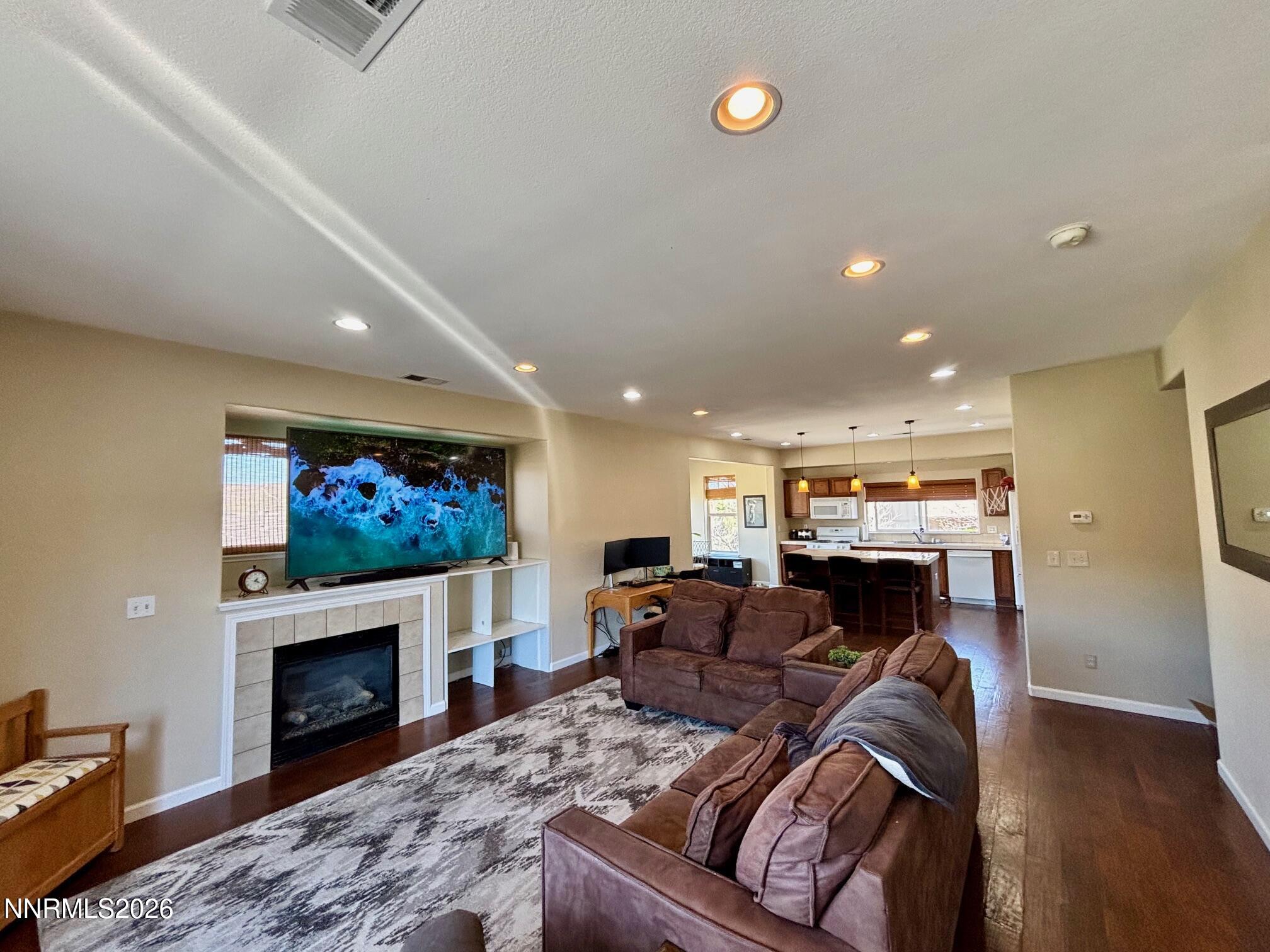 4299 Amber Marie Lane Reno, NV 89503 - Photo 8 of 32 LIVING ROOM