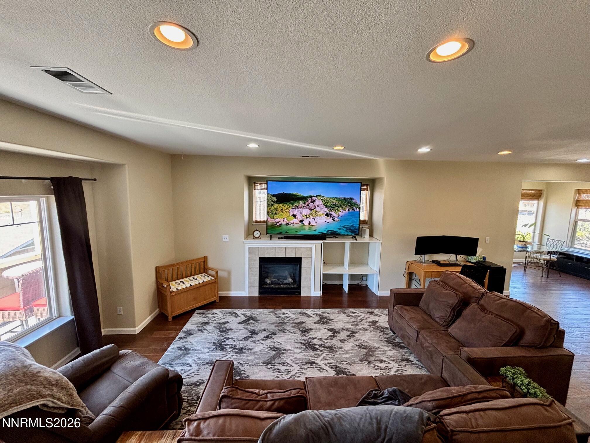 4299 Amber Marie Lane Reno, NV 89503 - Photo 9 of 32 LIVING ROOM