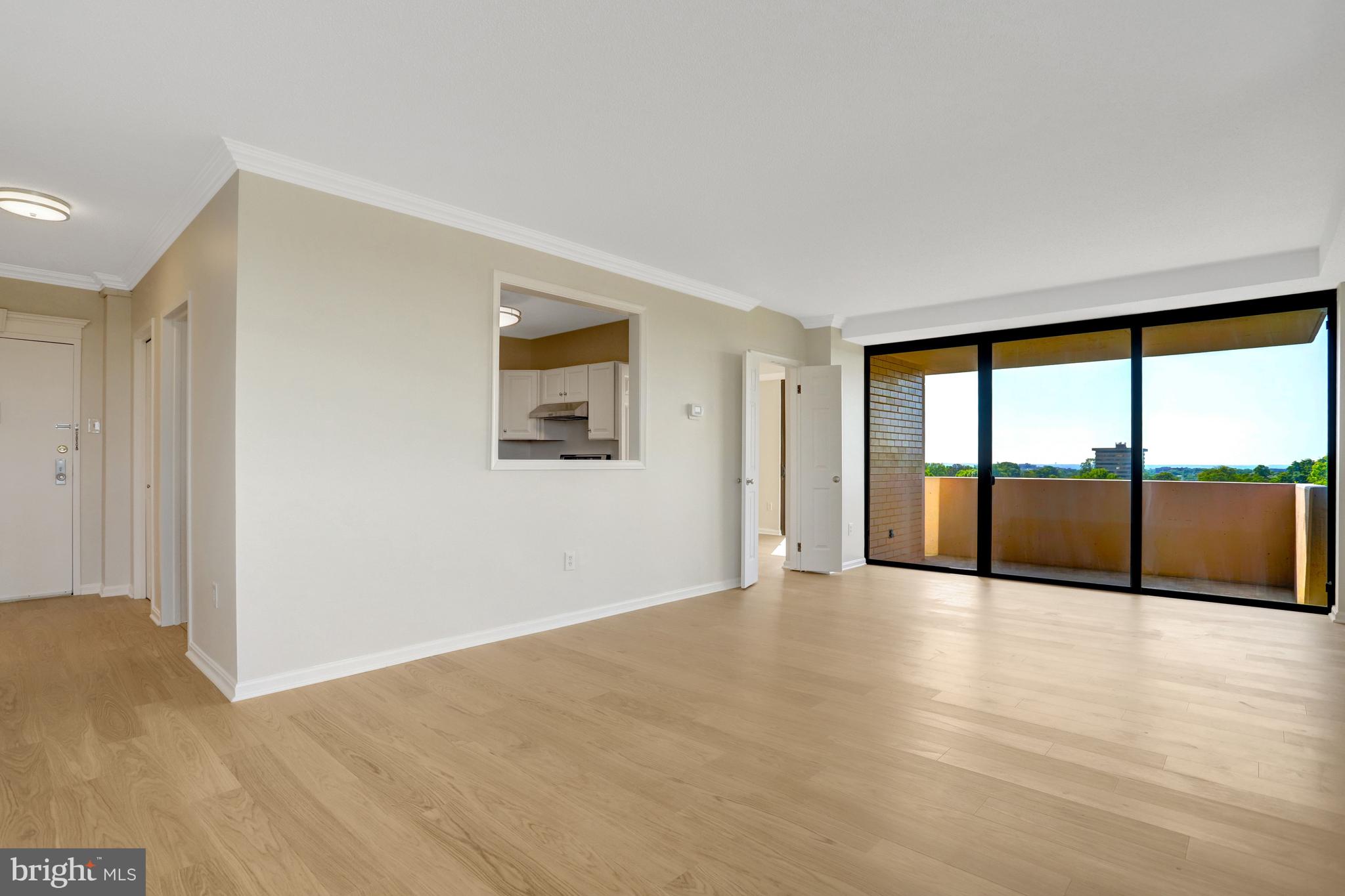 4141 North Henderson Road, Unit 606 Arlington, VA 22203 - Photo 11 of 39 Living/Dining Room