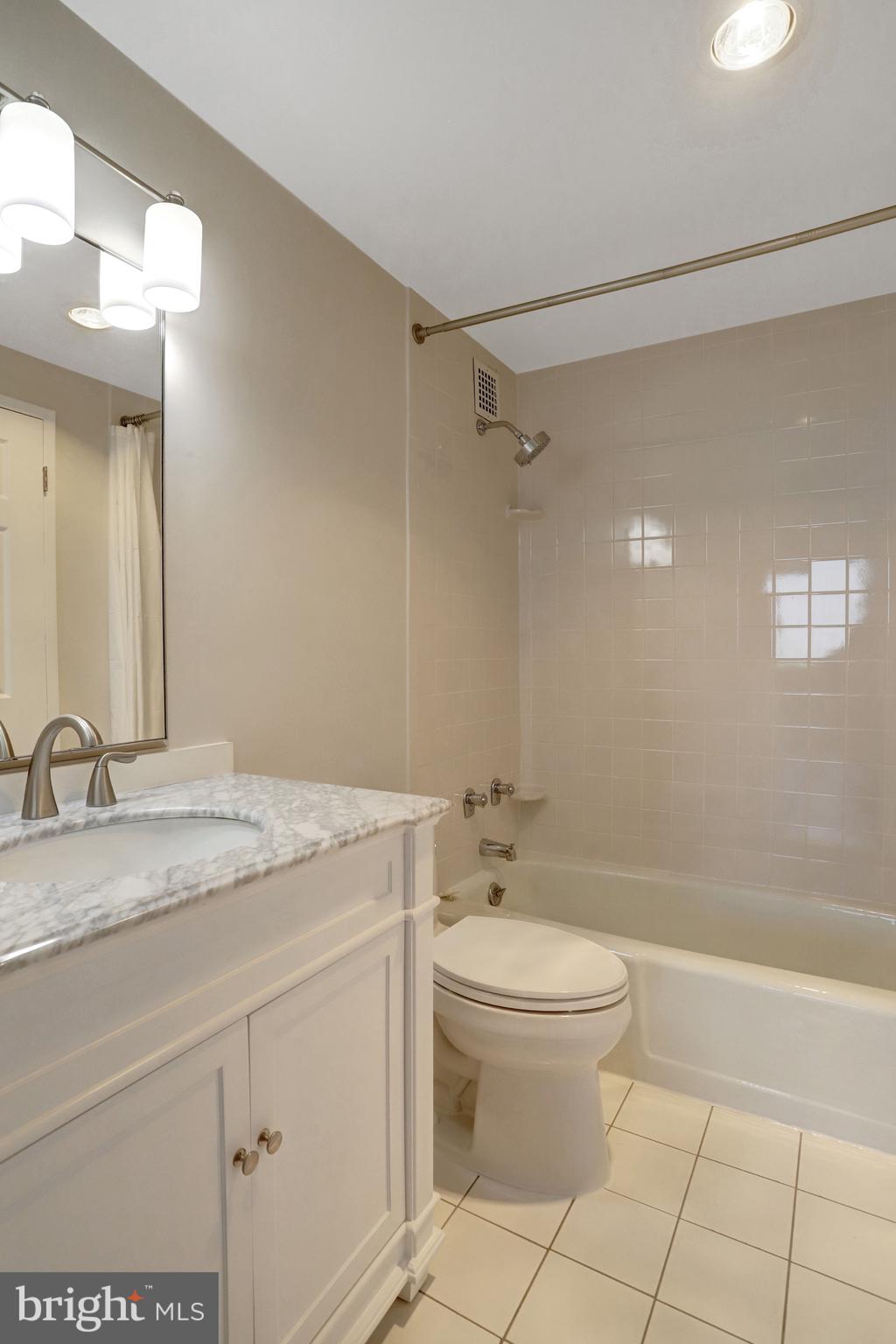 4141 North Henderson Road, Unit 606 Arlington, VA 22203 - Photo 26 of 39 Bathroom 1