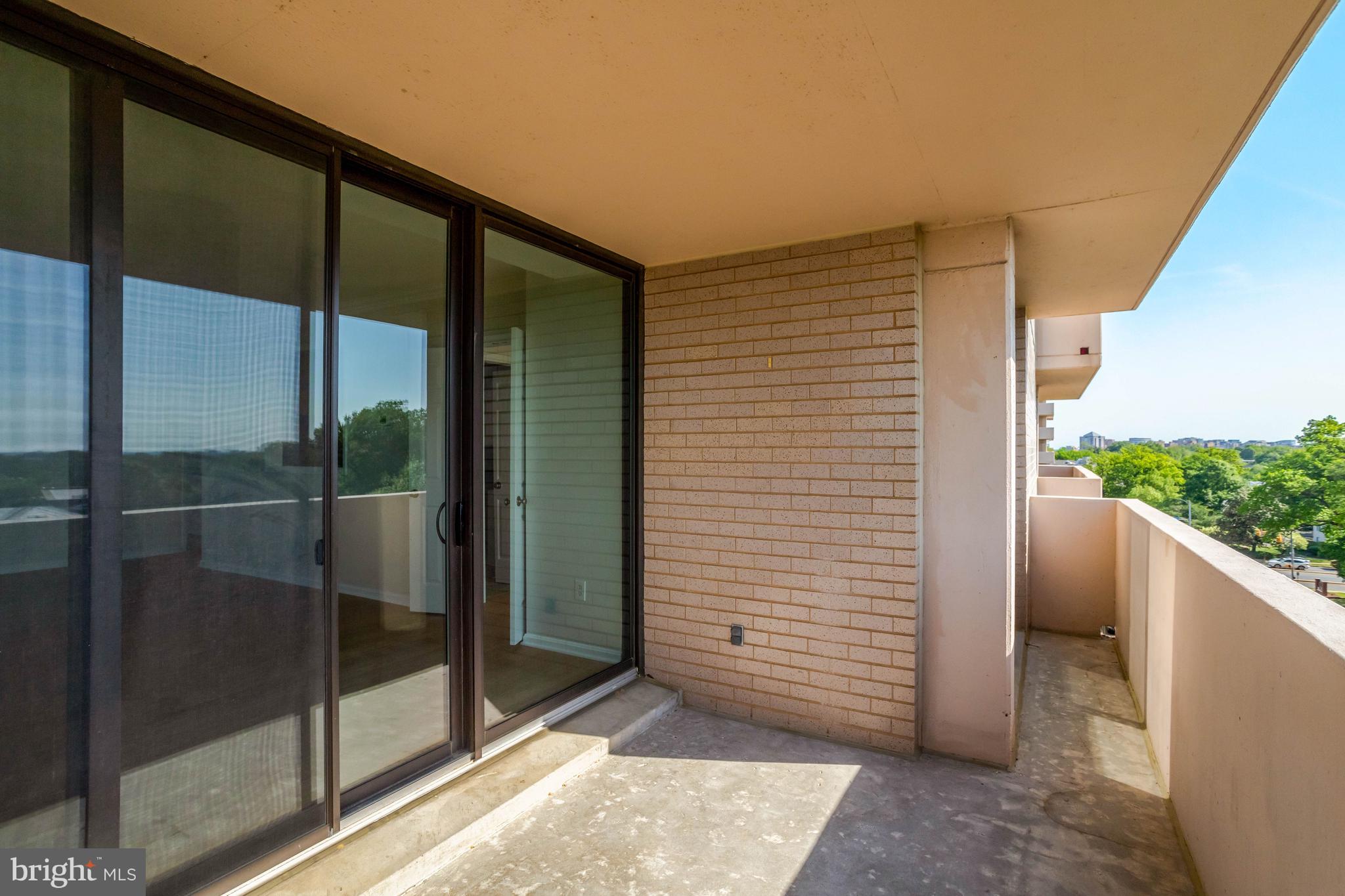 4141 North Henderson Road, Unit 606 Arlington, VA 22203 - Photo 28 of 39 Balcony