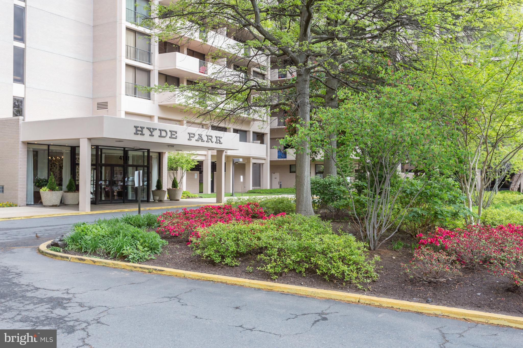 4141 North Henderson Road, Unit 606 Arlington, VA 22203 - Photo 7 of 39 Appealing Hyde Park - Fabulous Location